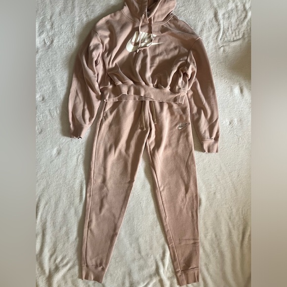 Nike Sweatshirt and Sweatpants Set